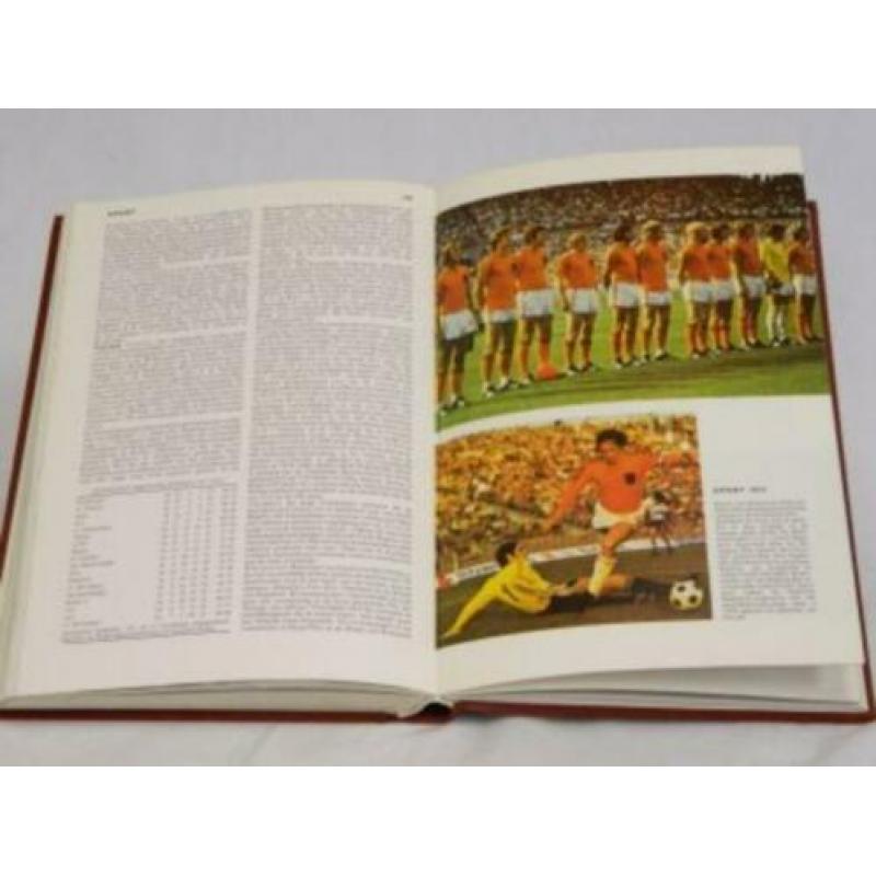 7x jaarboek Winkler Prins 1969 t/m 1975