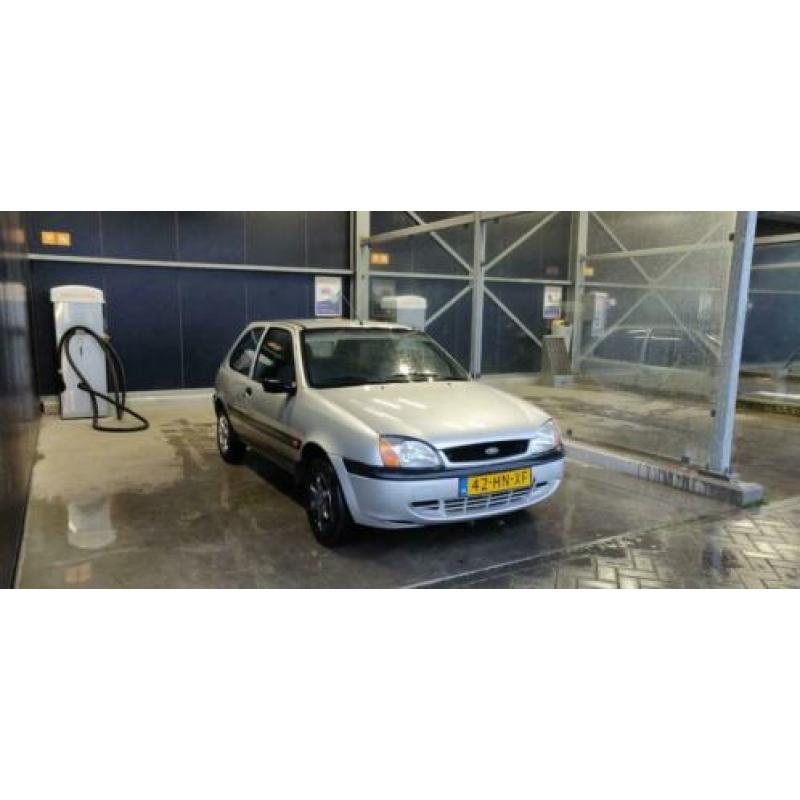 Ford Fiesta 1.3 I 3DR 2001 Grijs, weinig km, laswerk nodig