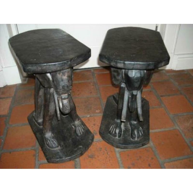 2 zwarte houten olifanten krukjes 40 x 42 x 24 cm