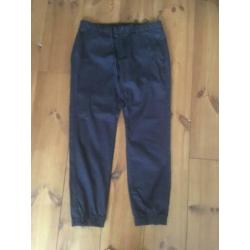 Uniqlo zgan donker blauwe loose fit jogger broek, maat M