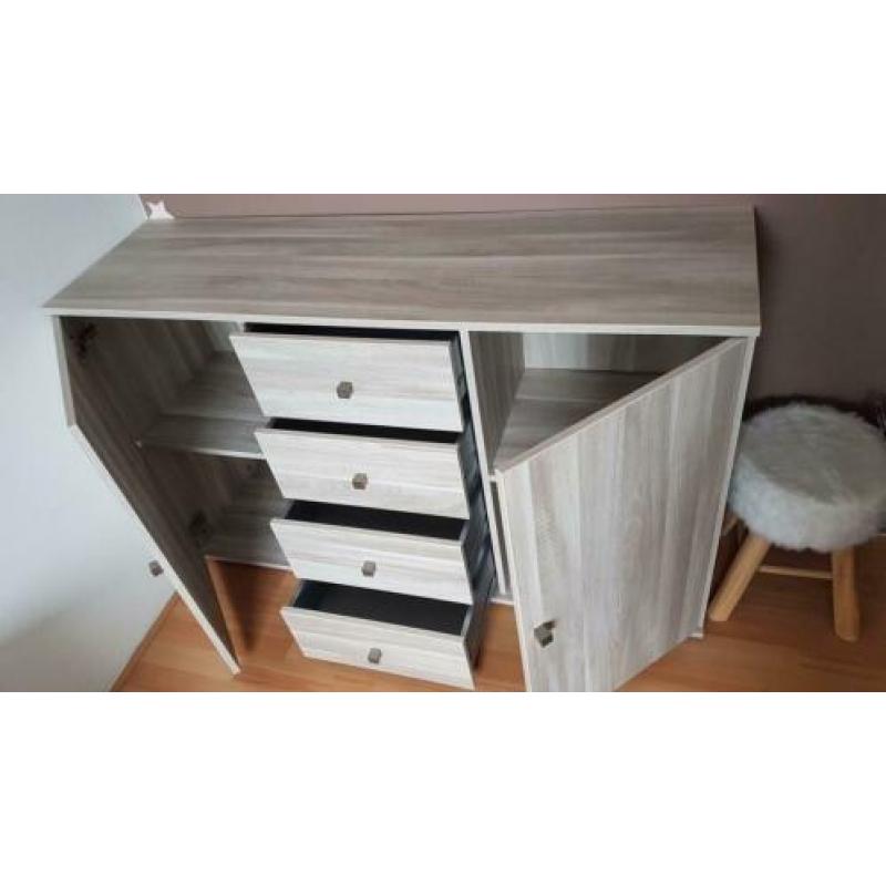 Dressoir, 133x82x39, licht eikenkleur wit gekrijt