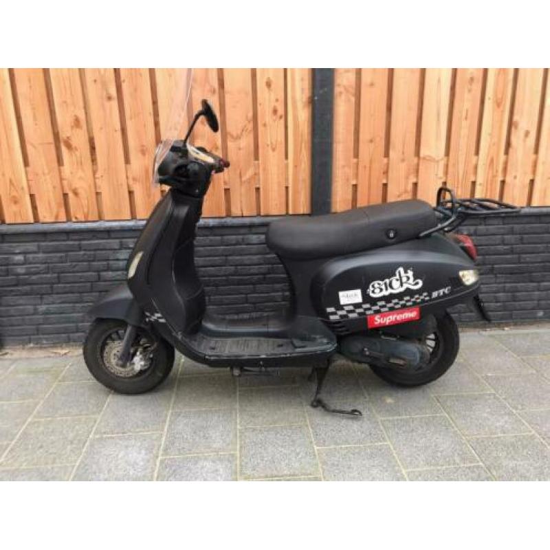 Scooter met wokstatus BTC Riva 2016