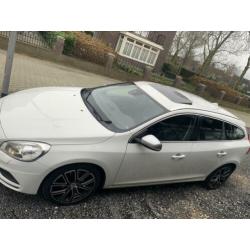 Volvo v60 r-design 1.6 d2 140 pk