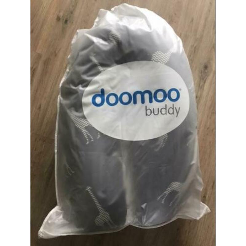Doomoo buddy Voedingskussen giraf - nieuw