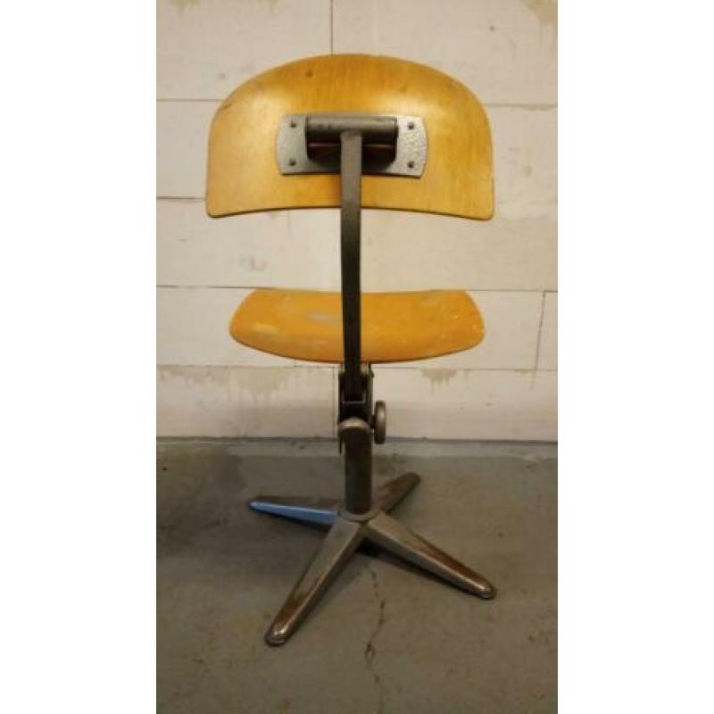 Atelier/kunst/teken stoel (Ahrend de Cirkel, Friso Kramer)