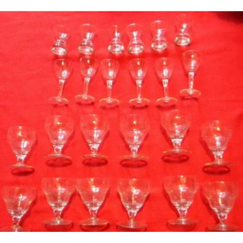 Sets oude drinkglazen.