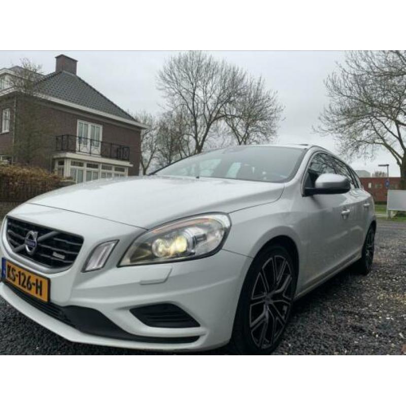 Volvo v60 r-design 1.6 d2 140 pk