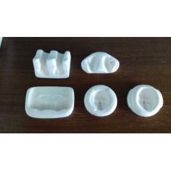 Diverse Amaco push molds, kleivormpjes