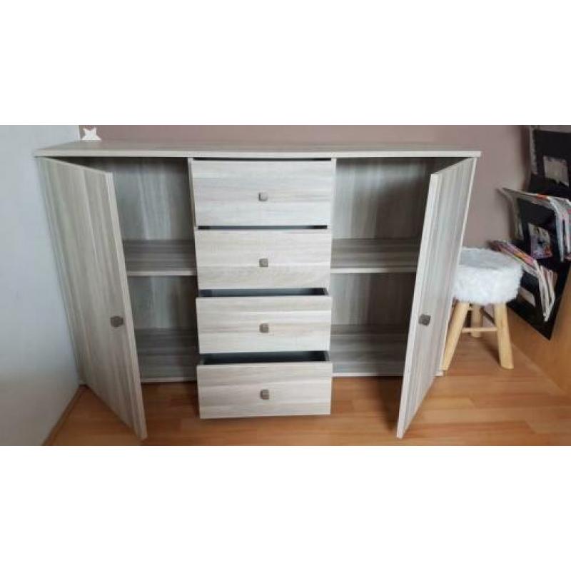 Dressoir, 133x82x39, licht eikenkleur wit gekrijt