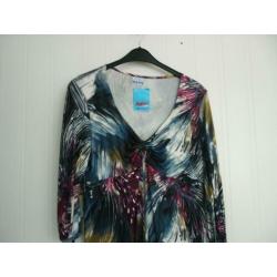 Multicolor tricot tuniek Bagoes maat 2 - 42/44 ?