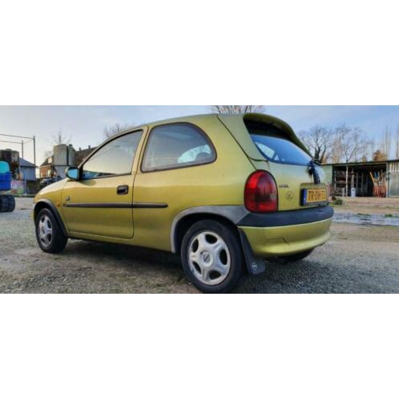 Opel Corsa 1.4 I 3D 1998 Geel