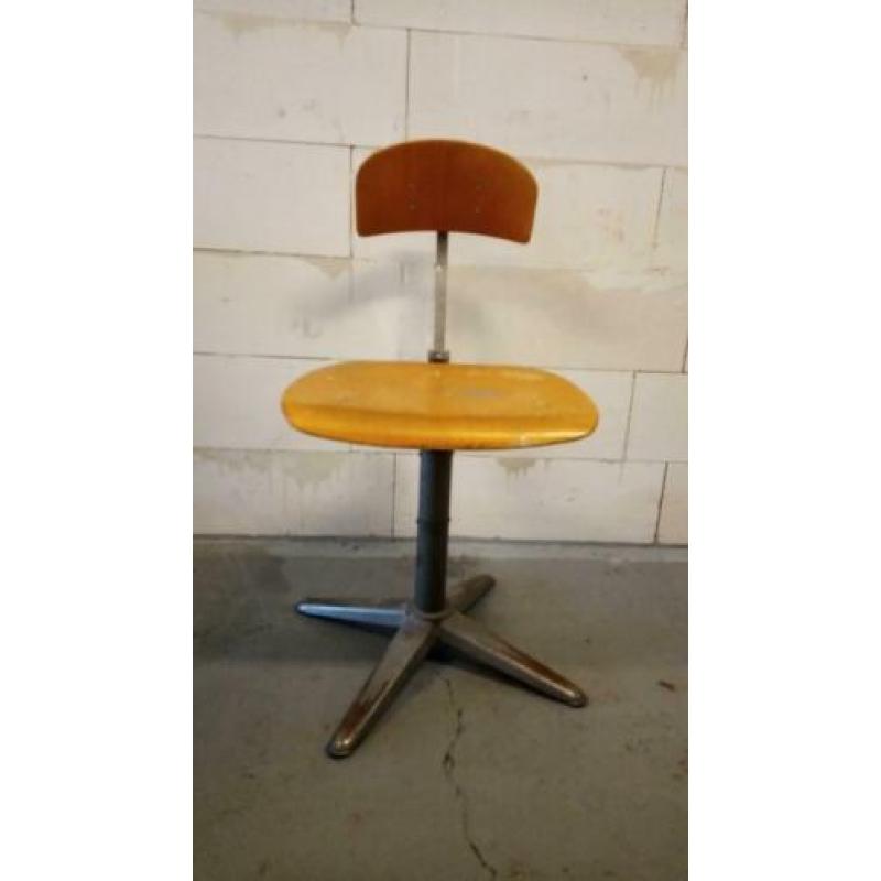 Atelier/kunst/teken stoel (Ahrend de Cirkel, Friso Kramer)