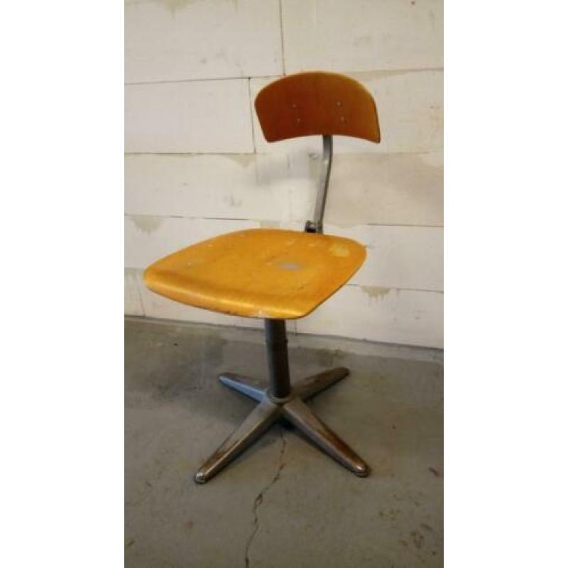 Atelier/kunst/teken stoel (Ahrend de Cirkel, Friso Kramer)
