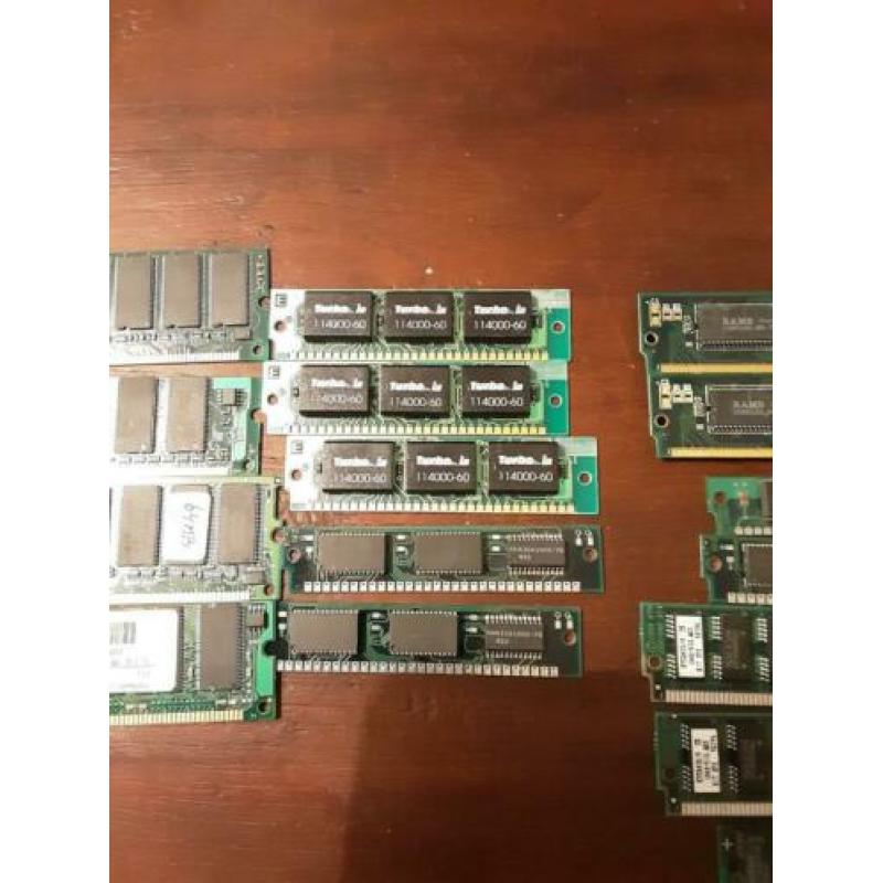 Groot assortiment geheugen voor oudere computers