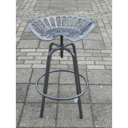 Barkruk, tractortafel, Esschert design tractorstoel statafel