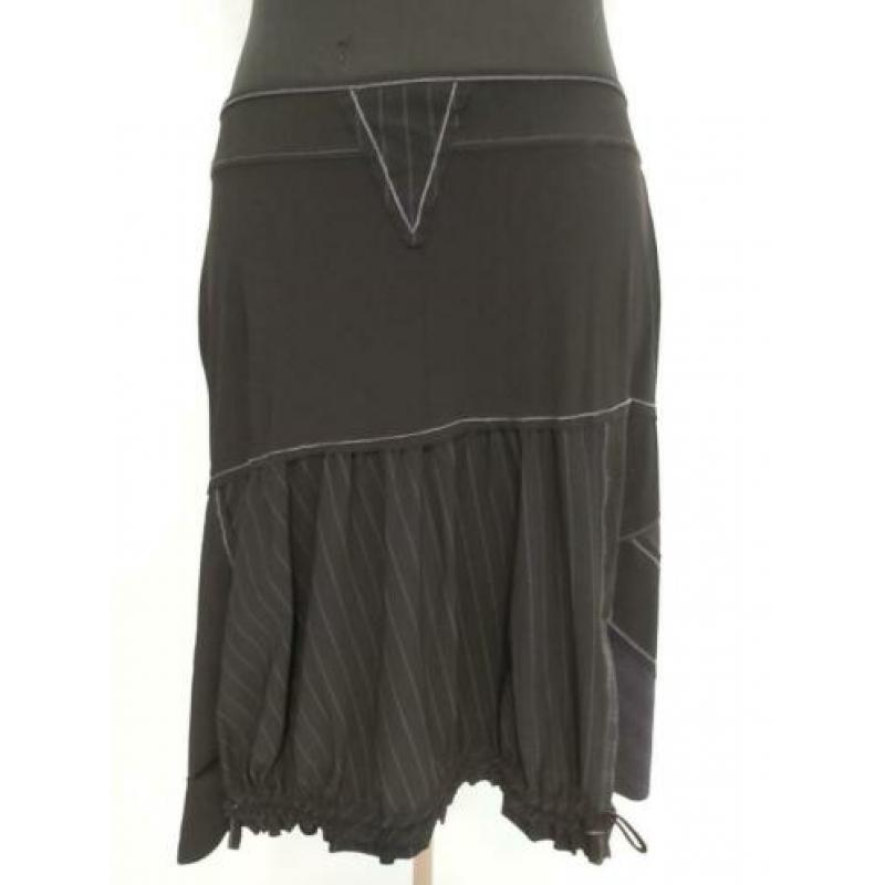 Rok16 - Zwarte McPLANET rok maat 42 travelstof (1)