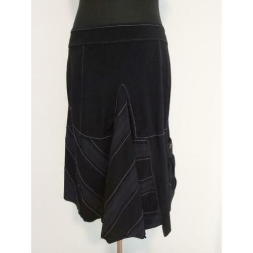 Rok16 - Zwarte McPLANET rok maat 42 travelstof (1)
