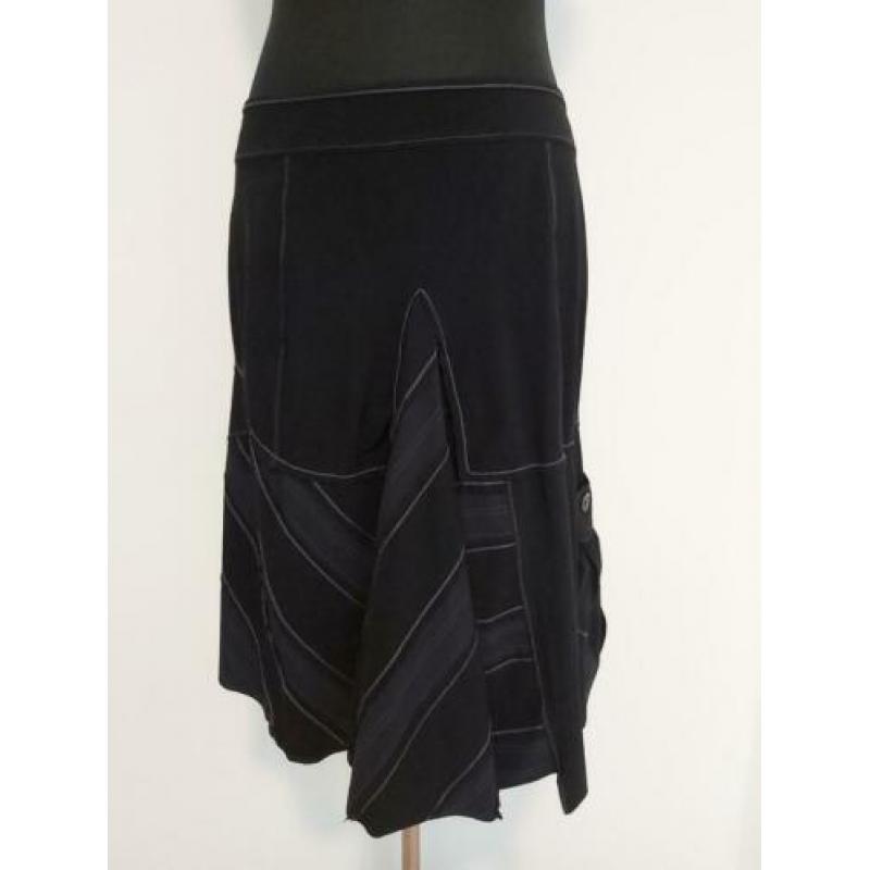 Rok16 - Zwarte McPLANET rok maat 42 travelstof (1)