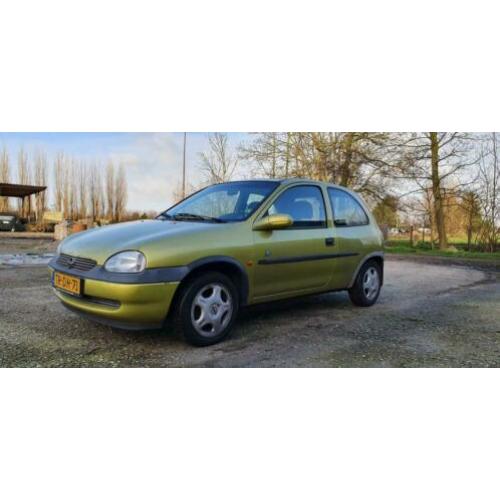 Opel Corsa 1.4 I 3D 1998 Geel