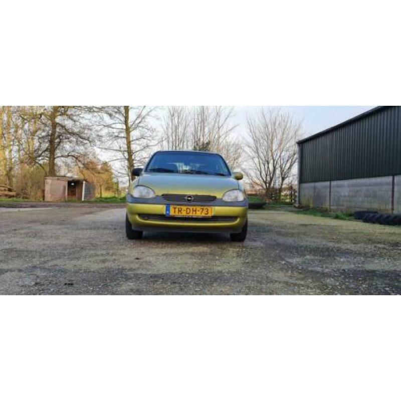 Opel Corsa 1.4 I 3D 1998 Geel