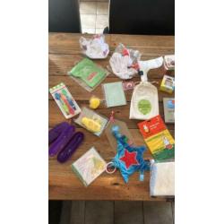 Groot babypakket spenen speeldoekjes bakjes en nog meer!