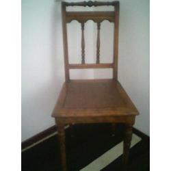 Antiek en brocante stoel