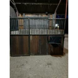 Te koop front paardenstal 2 stuks
