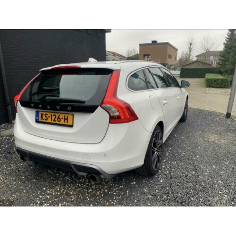 Volvo v60 r-design 1.6 d2 140 pk