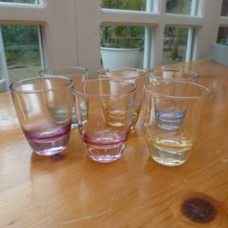 set vintage borrelglaasjes 6 kleuren