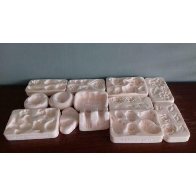 Diverse Amaco push molds, kleivormpjes