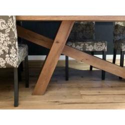 Prachtige lange en massieve tafel
