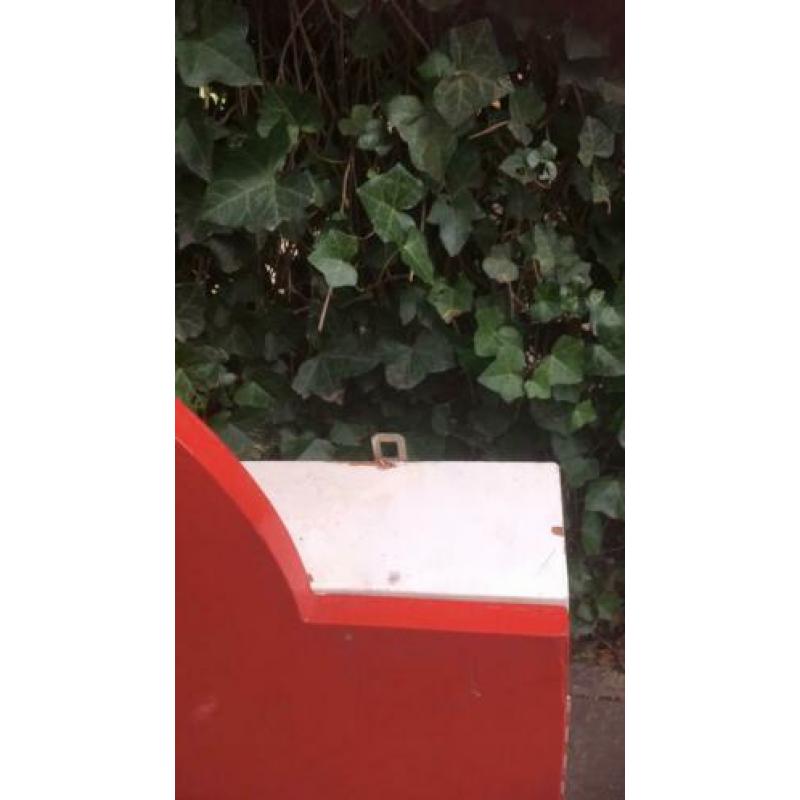 Dartsbord, 3 dartpijlen, dartkast