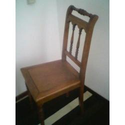 Antiek en brocante stoel
