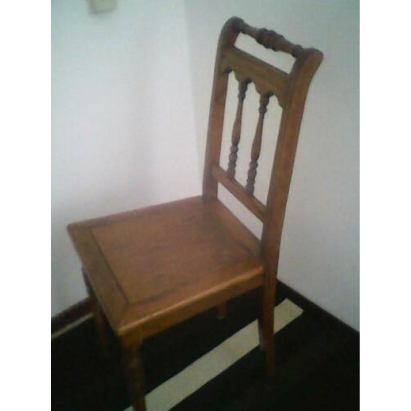 Antiek en brocante stoel