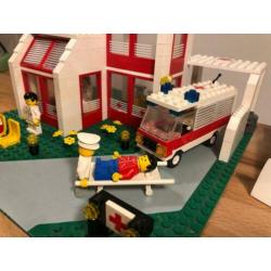 Lego Town 6380 - Emergency Treatment Center (100% compleet)