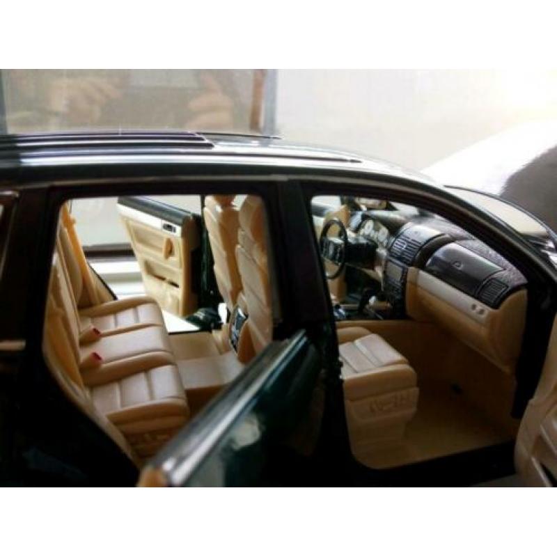 VW Touareg 1:18