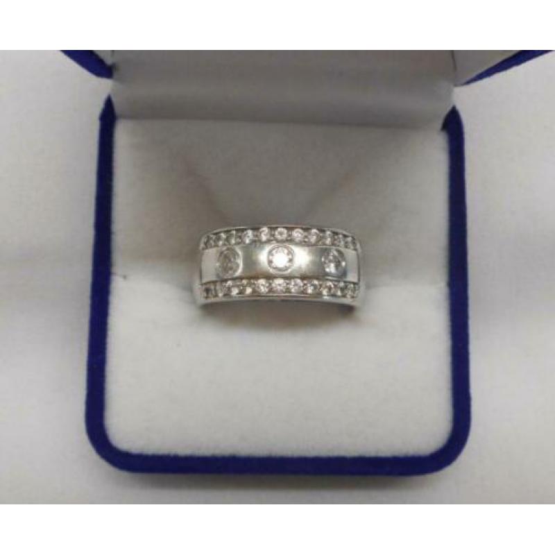 Zilveren Zinzi ring met stenen maat 18.25 nr.1689