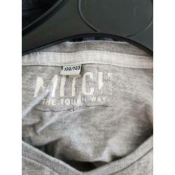 2 longsleeves van Mitch 134 / 140
