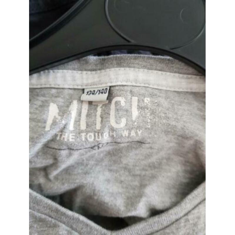 2 longsleeves van Mitch 134 / 140