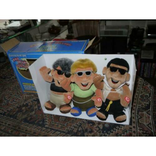 3 poppen zingen WHO LET THE DOGS OUT