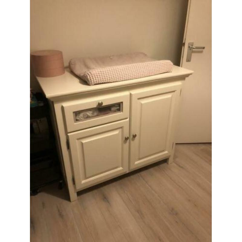 Mooie complete stevige kinderkamer