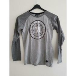 2 longsleeves van Mitch 134 / 140