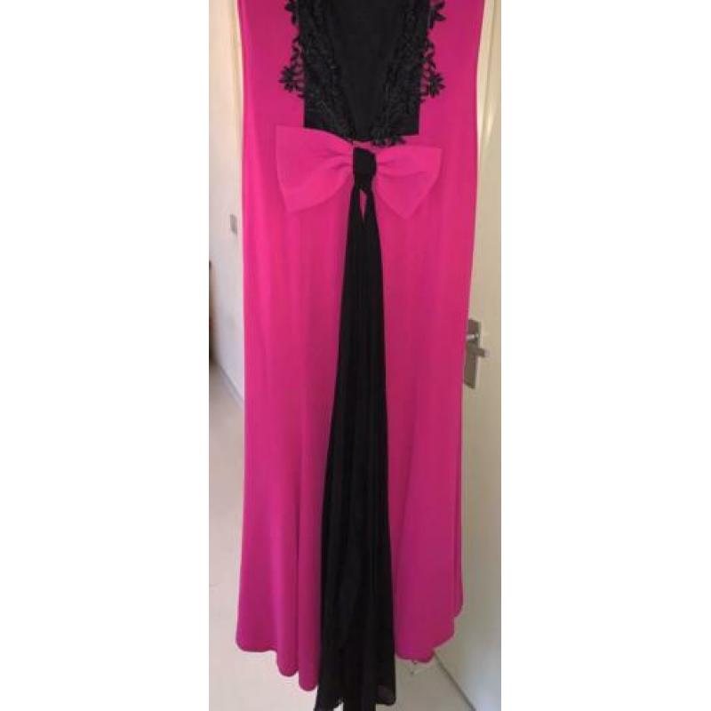 Mooie roze dames jurk met design maat 38