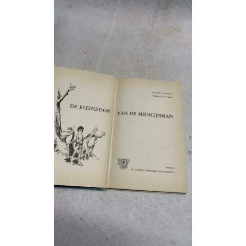 Oud boek De kleinzoon van de medicijnman door Victor V Hagen