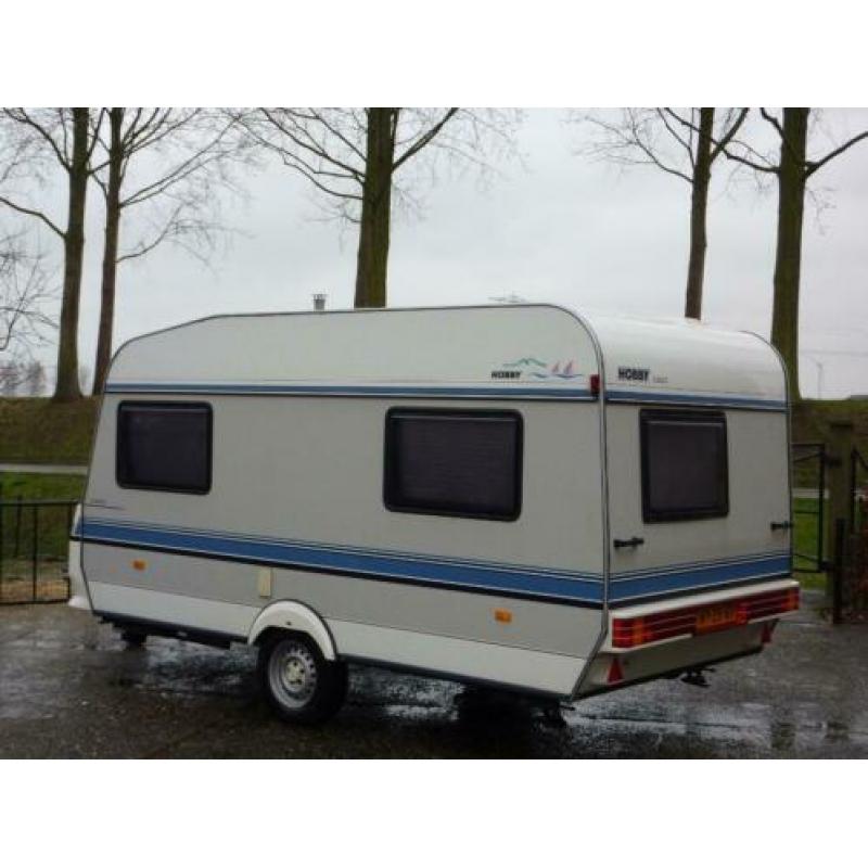 Zeer nette Hobby 400 met voortent en luifel