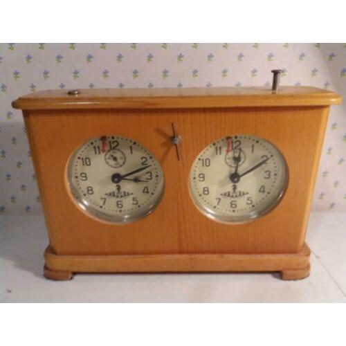 vintage houten Yantar schaakklok 1962