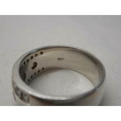 Zilveren Zinzi ring met stenen maat 18.25 nr.1689