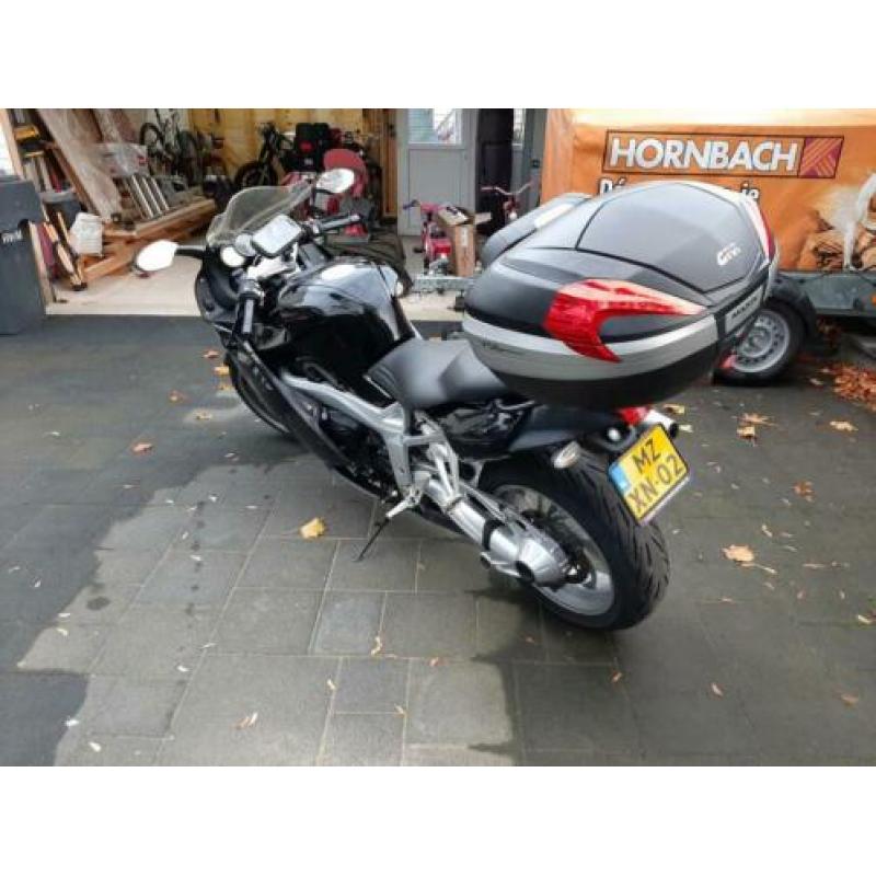 BMW K1200S black. Topkoffer, phonemount en paddockstand incl