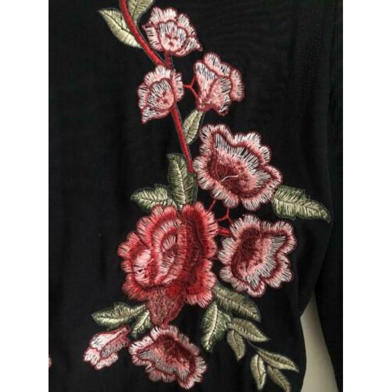 Mesh top met borduursel bloemen