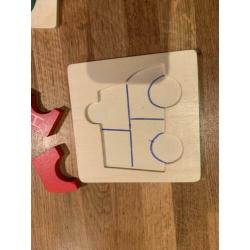 Twee houten puzzeltjes van Hema brandweerwagen en tractor